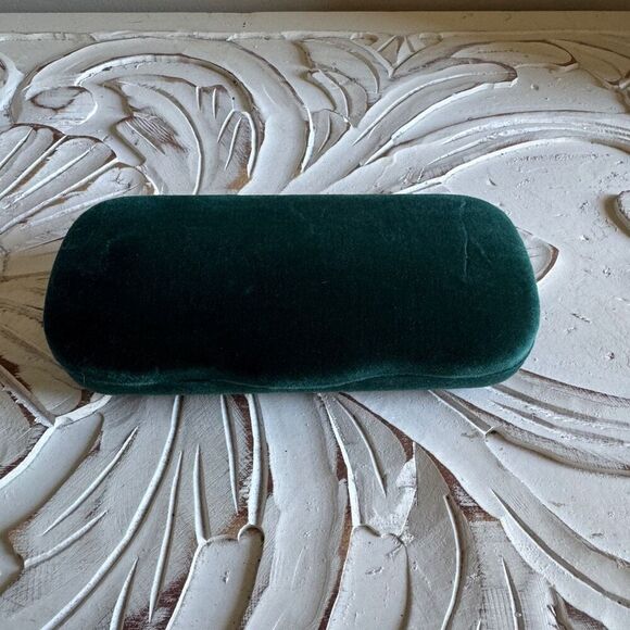 Gucci green velvet glasses case with cleaning cloth - Picture 2 of 7